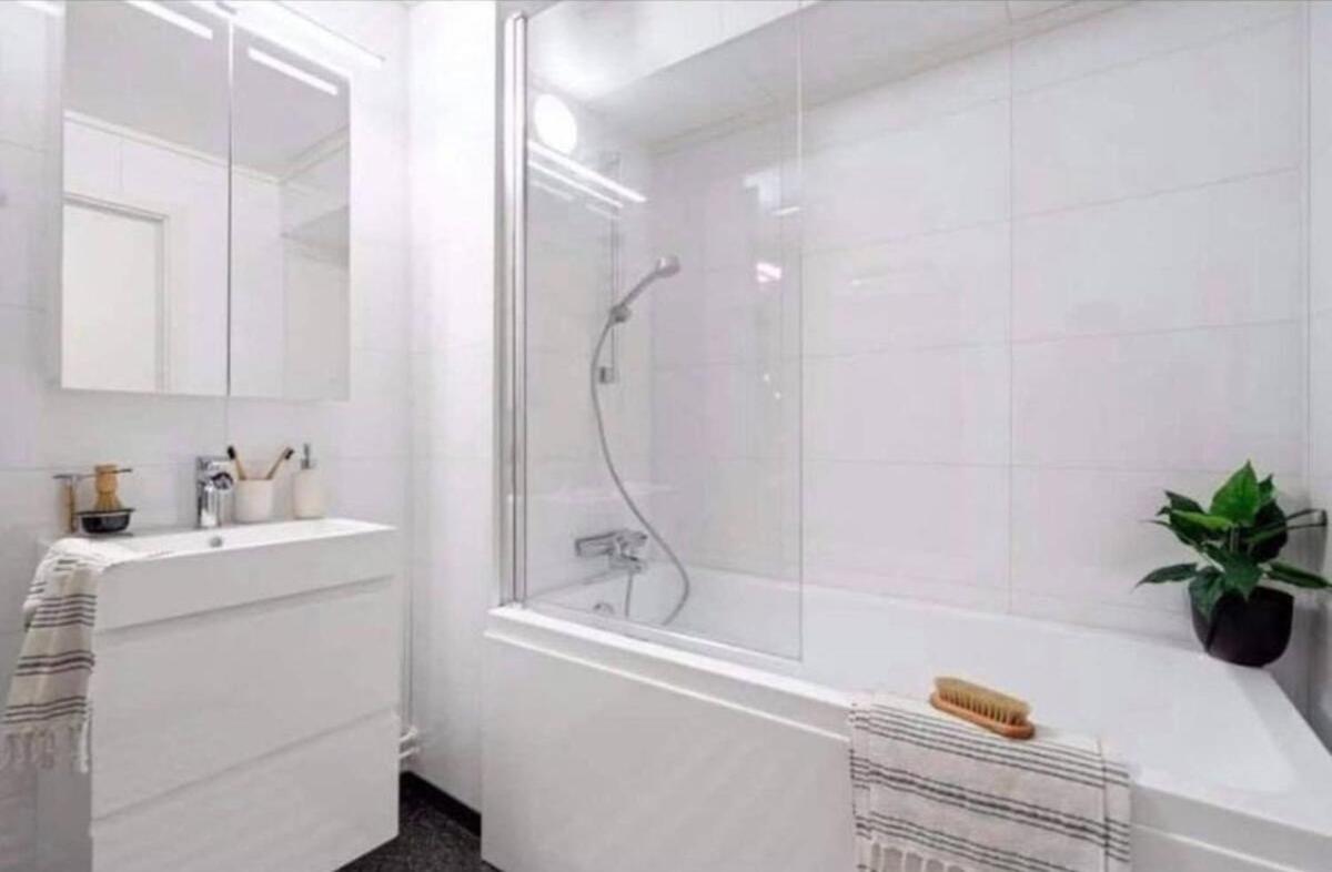 Miracle Tromso, Cozy Double Bed Private Room In A Shared Apartment With Stunning Tromso Views Εξωτερικό φωτογραφία